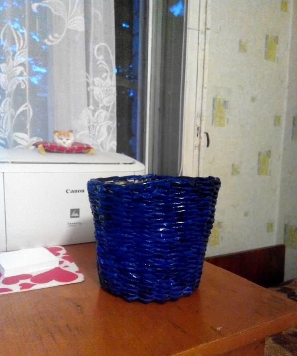 Flower pot made from newspaper tubes