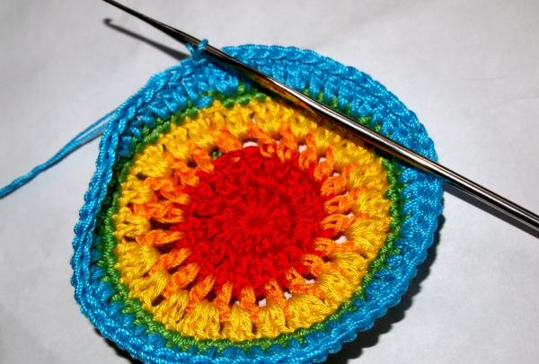 We knit a summer handbag