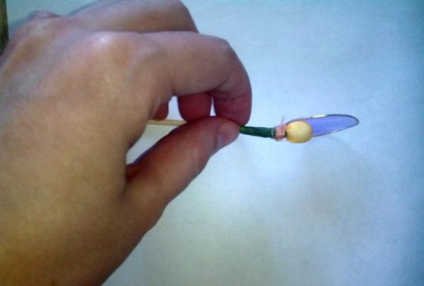 Let's start attaching the petals