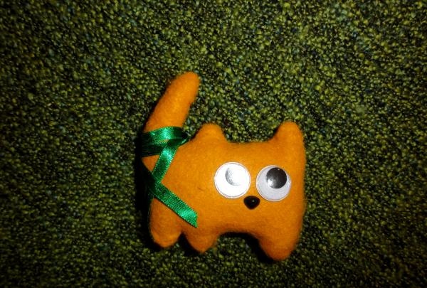 Felt cat souvenir