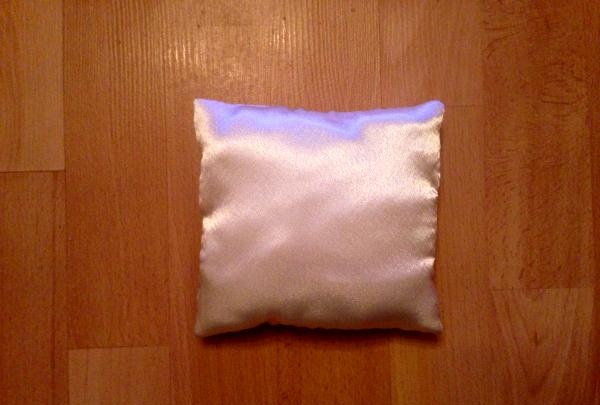 Cushion for wedding rings