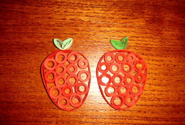 Pieces of fruit on an openwork plate