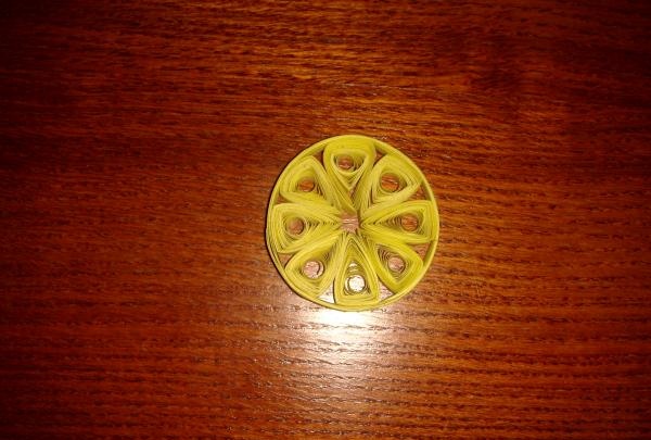 Pieces of fruit on an openwork plate