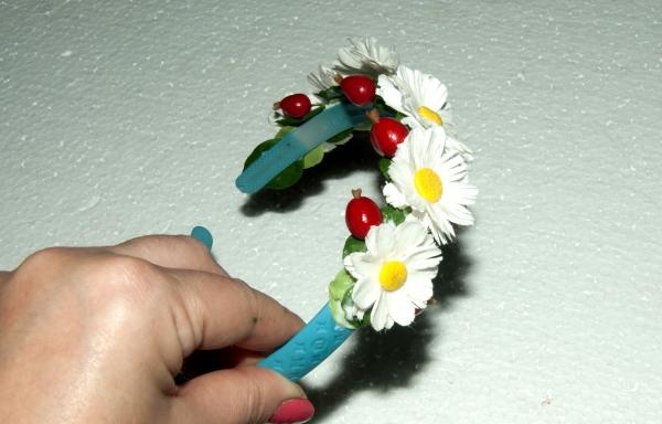 headband with daisies and rose hips