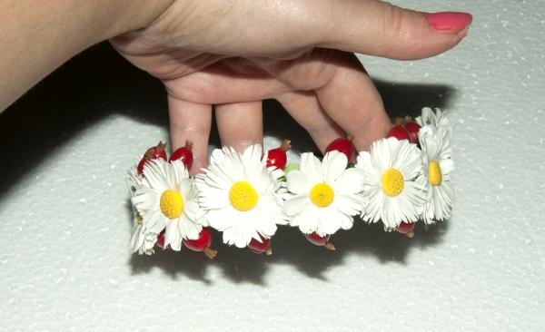 headband with daisies and rose hips