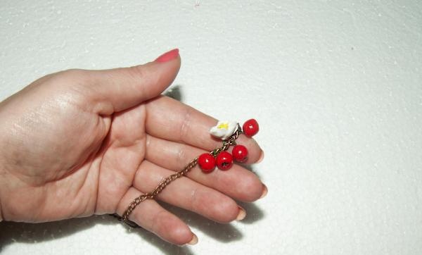 Bracelet with berries and flowers