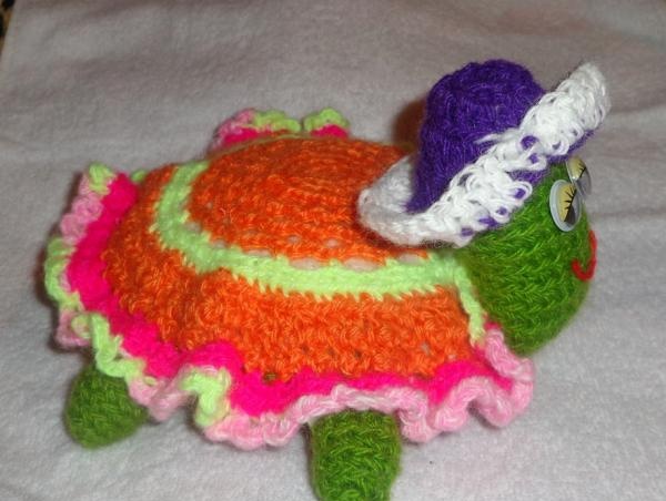 Knitted turtle toy