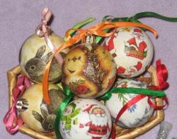 Decoupage de bolas navideñas.