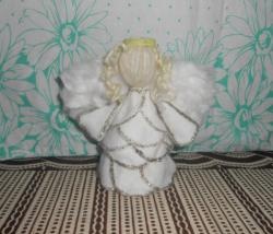 Angel made of cotton pads