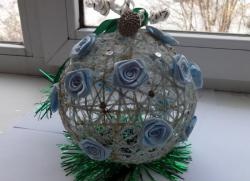 New Year's ball made of threads