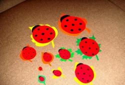 Game for children “Ladybugs on autumn leaves”