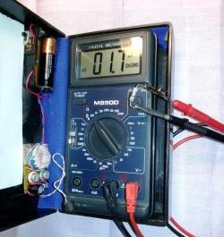 The multimeter is powered by a 1.5 volt battery