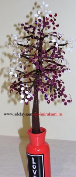 Tree made of wire and nail polish