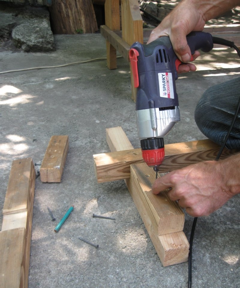 Making a wooden chaise