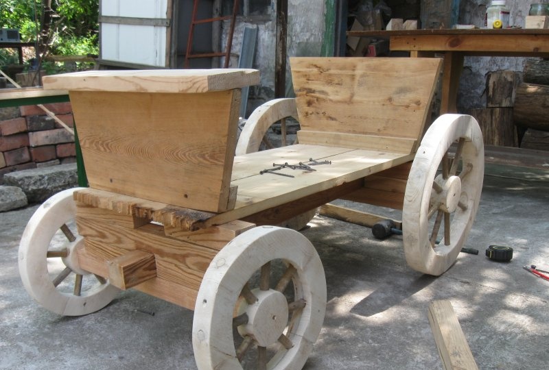 Making a wooden chaise