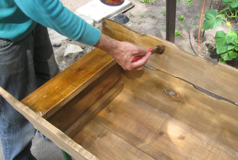 Making a wooden chaise