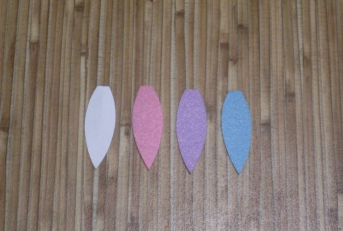 We sew a toy eyeshadow palette from felt