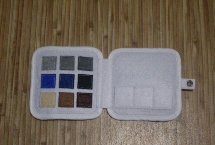 We sew a toy eyeshadow palette from felt