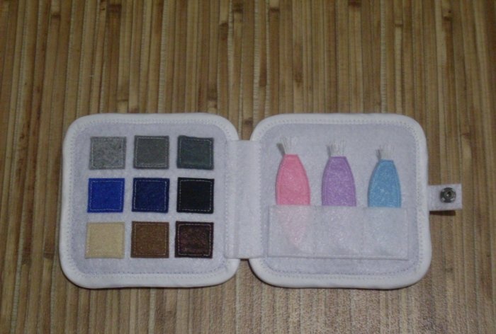 We sew a toy eyeshadow palette from felt