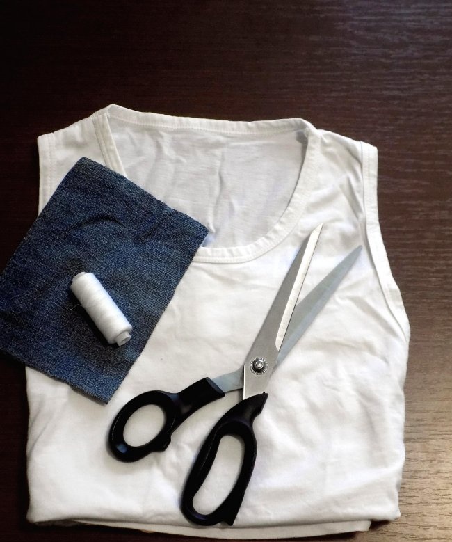 Decorating a white T-shirt with your own hands