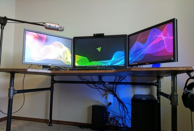 Simple computer desk