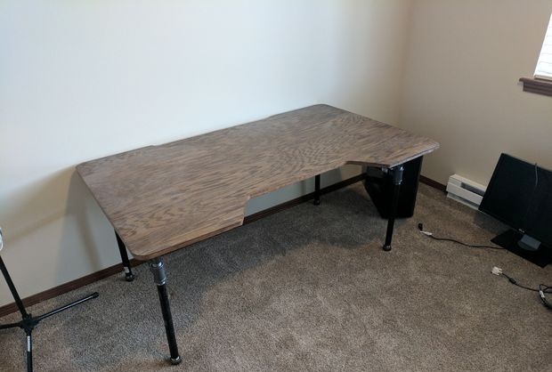 Simple computer desk