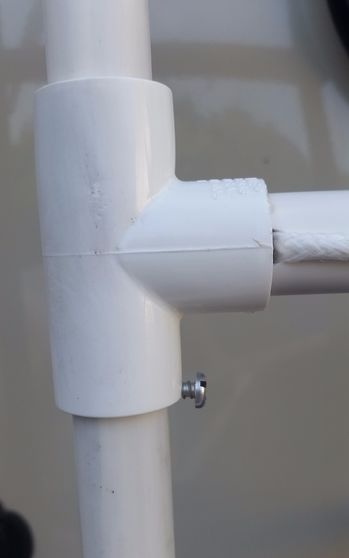 Clothes dryer for mounting from plastic pipes