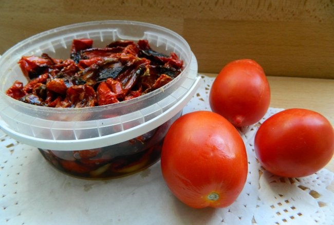 Sun-dried tomatoes for the winter