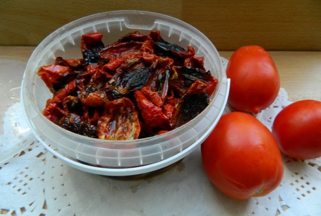 Sun-dried tomatoes for the winter