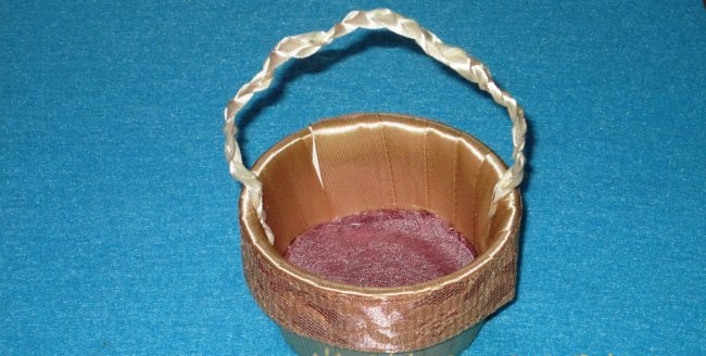 Basket made from a jar of sour cream and satin ribbons