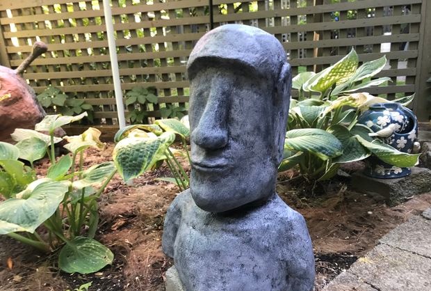 Garden figurines – Moai