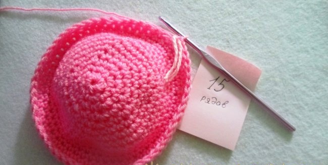 Crochet hat with a bow for a baby