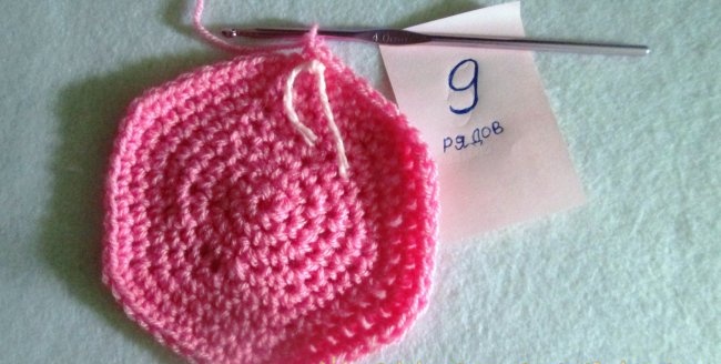 Crochet hat with a bow for a baby