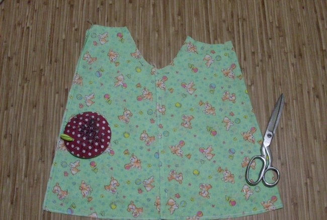 We sew a summer blouse for a baby with our own hands