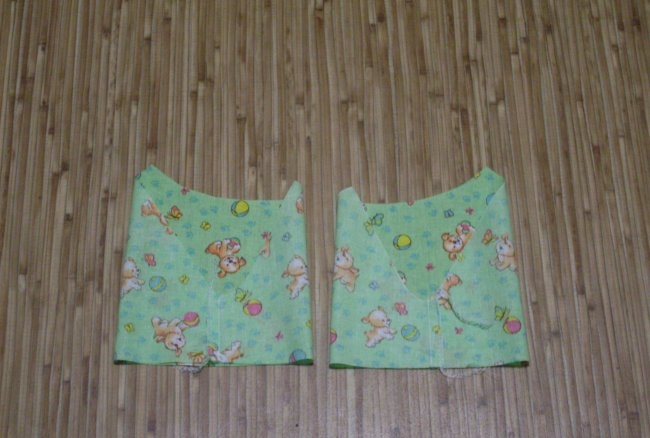 We sew a summer blouse for a baby with our own hands