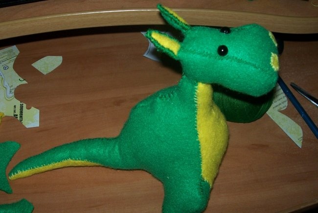 How to sew a dragon from felt?