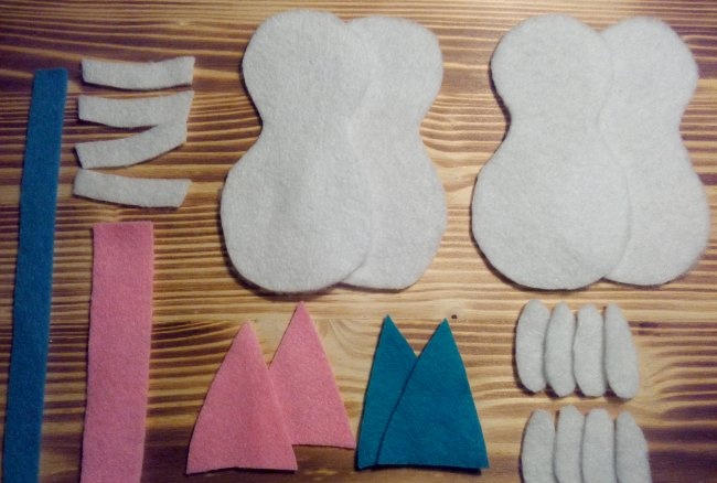 DIY felt snowmen