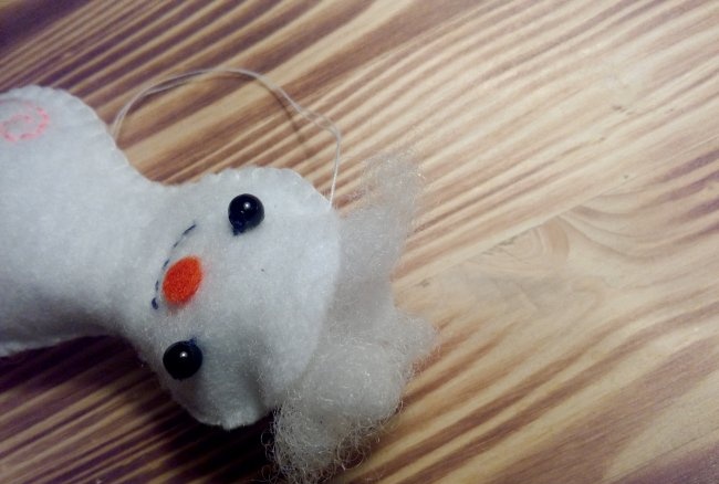 DIY felt snowmen