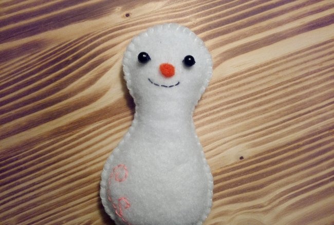 DIY felt snowmen