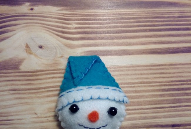 DIY felt snowmen