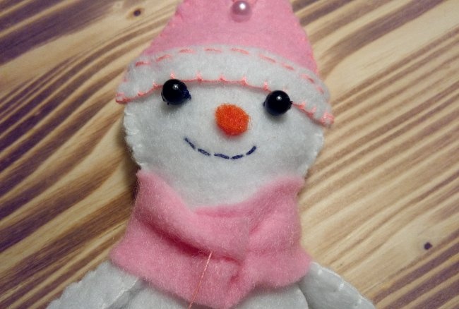 DIY felt snowmen