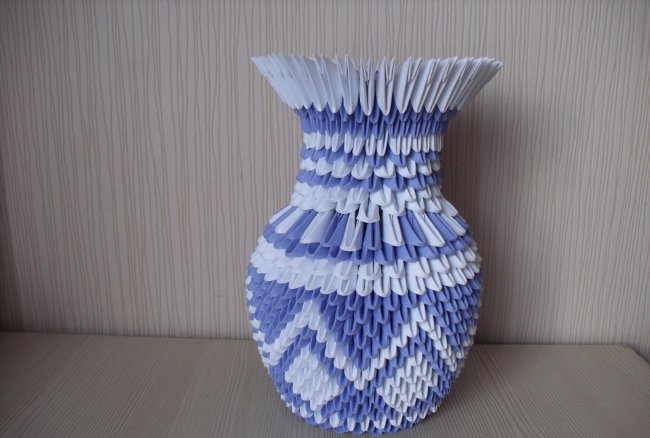 Vase made of triangular origami modules