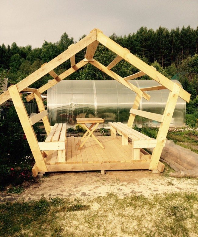 A simple gazebo in 1 day