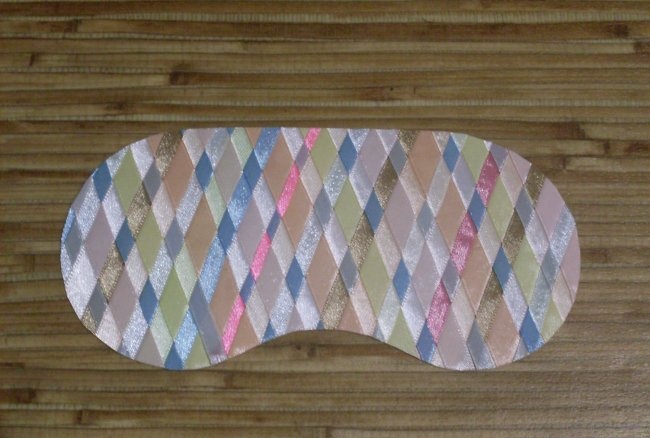 We sew a sleep mask using satin ribbons