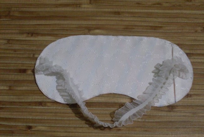 We sew a sleep mask using satin ribbons