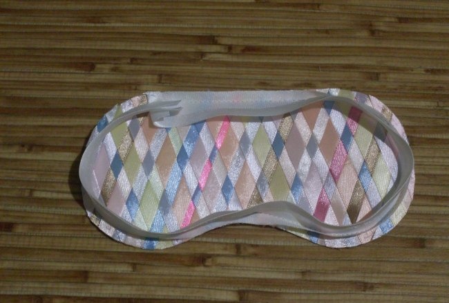 We sew a sleep mask using satin ribbons