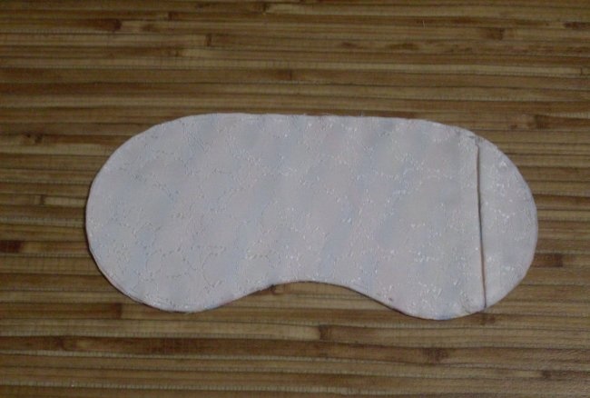 We sew a sleep mask using satin ribbons