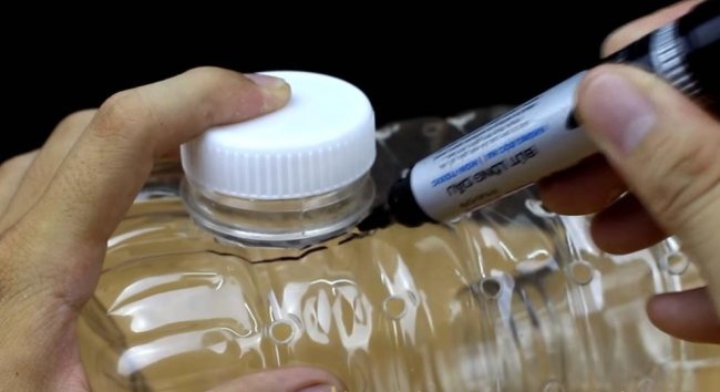 Fishing with a plastic bottle