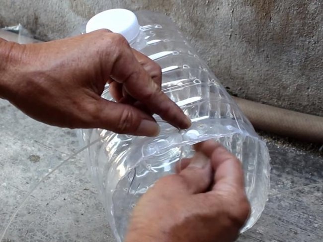 Fishing with a plastic bottle