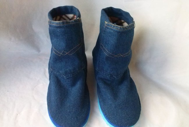 Denim boots with fleece